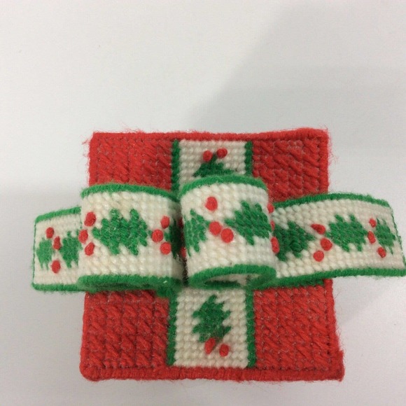 Vintage Plastic Canvas Christmas Gift Tissue Box Cover Holder - Picture 5 of 8